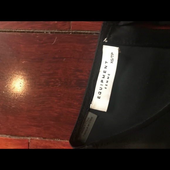 Equipment Sleeveless Leather Top - Picture 5 of 7